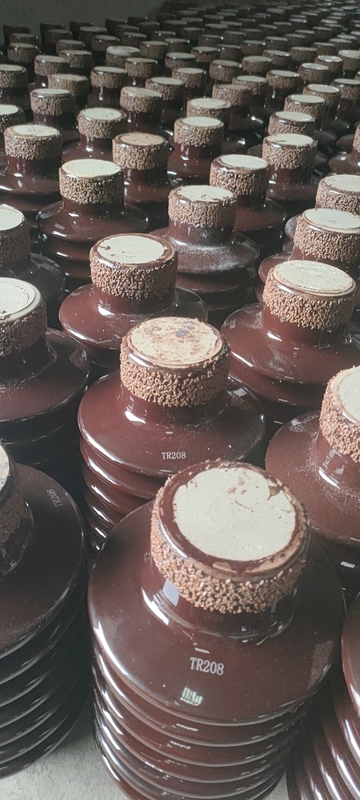 عوازل بوست بورسلين صلبة للمحطة ANSI Brown Glaze 8.9kN لتايلاند