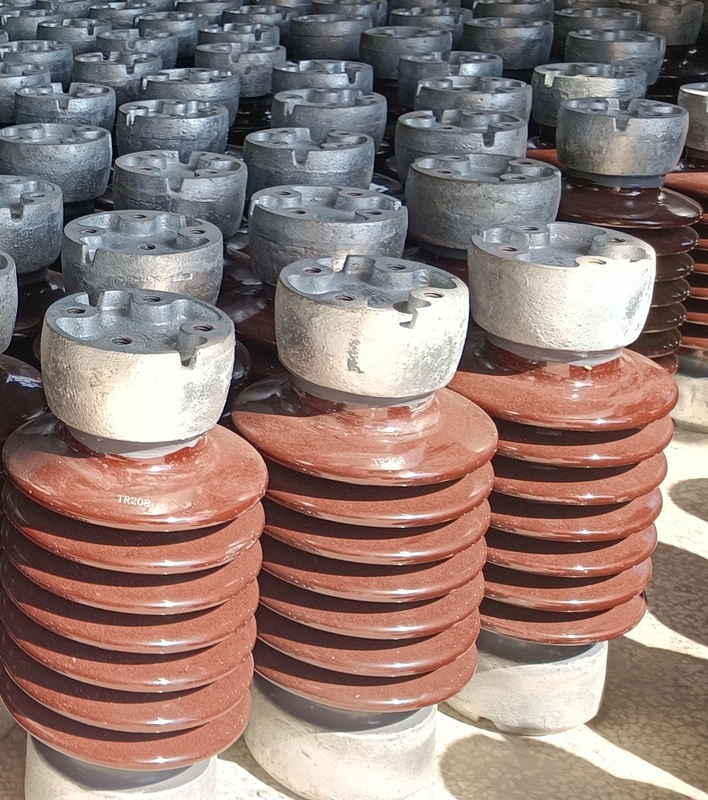 عازل بورسلين عالي القوة للمحطة ANSI TR-208 بني الصقيل