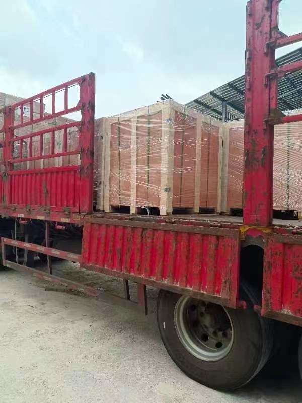 عازل بورسلين عالي القوة للمحطة ANSI TR-208 بني الصقيل