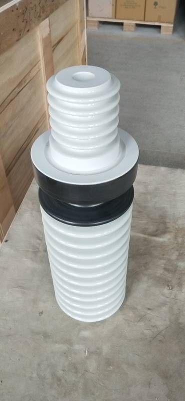 معيار IEC 36kV 12Sheds معزول بالغاز جلبة بيضاء اللون OEM